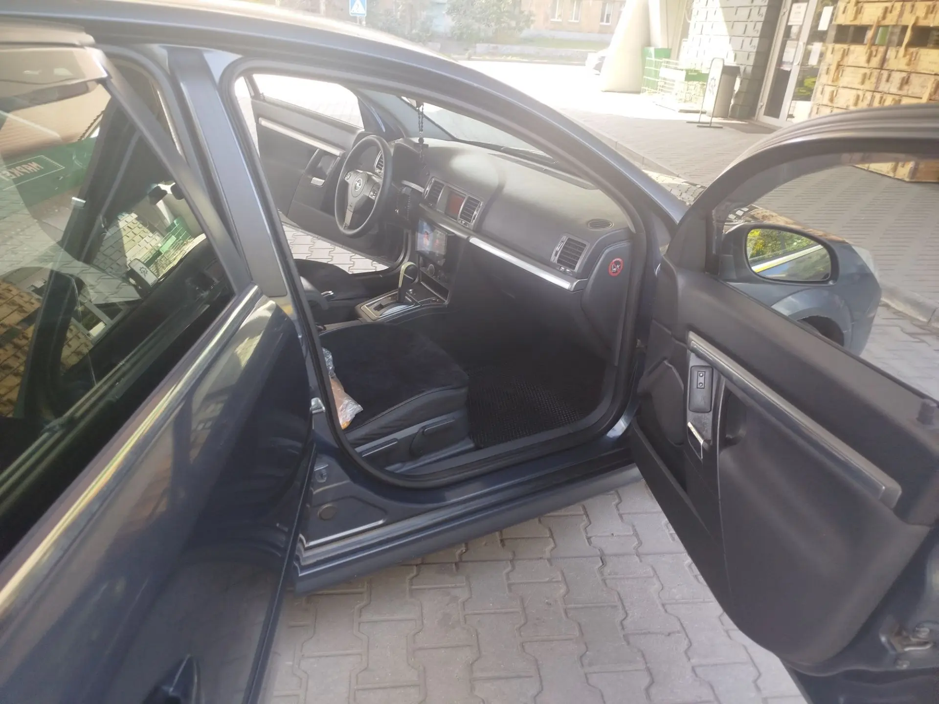 Продам Opel signum 2006года,2.2 директ на автомате,17 колеса, машина ухоженная,сел и по...