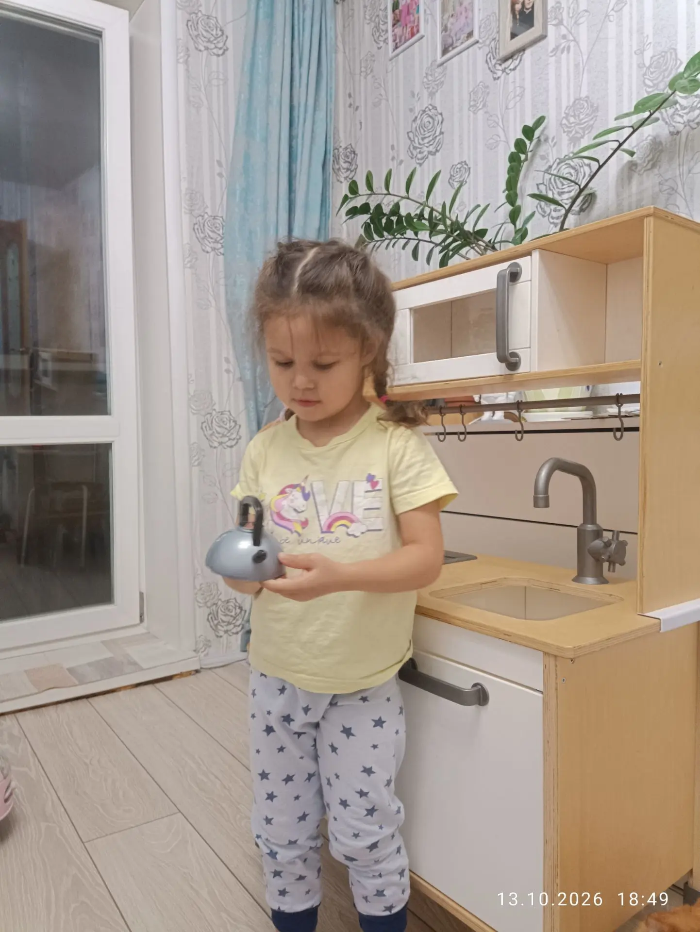 Соседка отдала нам кухню за кофе и конфетки.