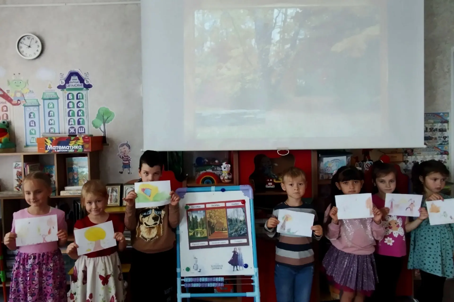 Воспитанники подготовительной группы "Чебурашка" с интересом узнавали новое об осенних ...