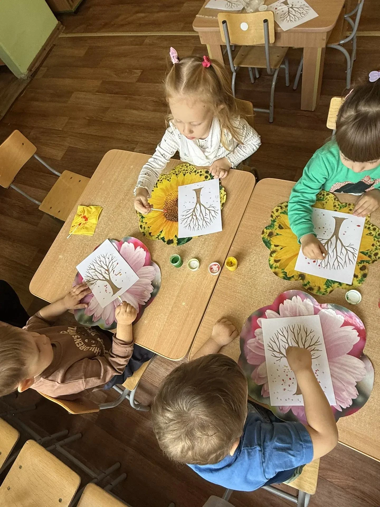 Во второй младшей группе «Солнечные лучики» завершилась тематическая неделя «Осень в го...