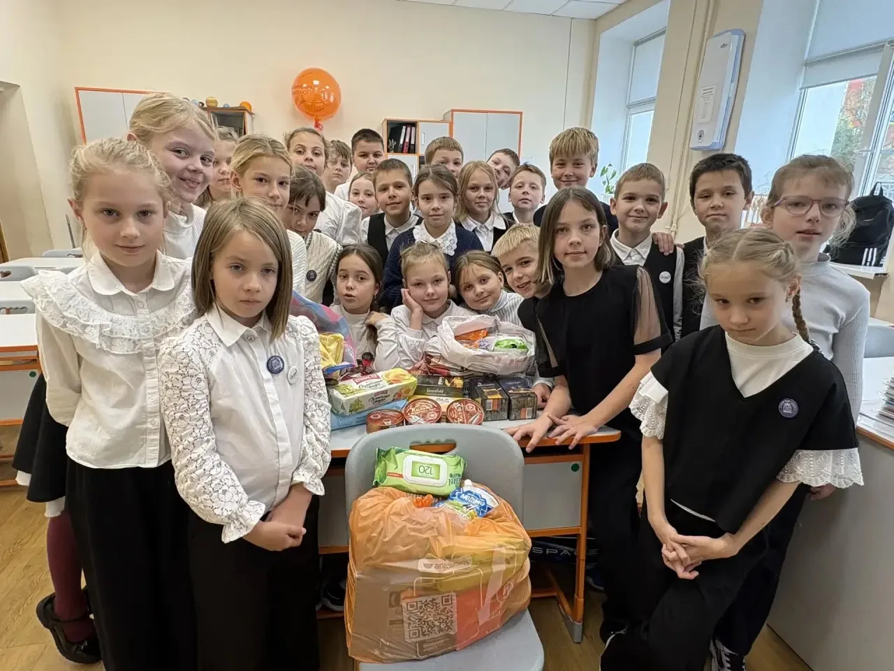 Своих не бросаем: школа собрала гуманитарную помощь для участников СВО