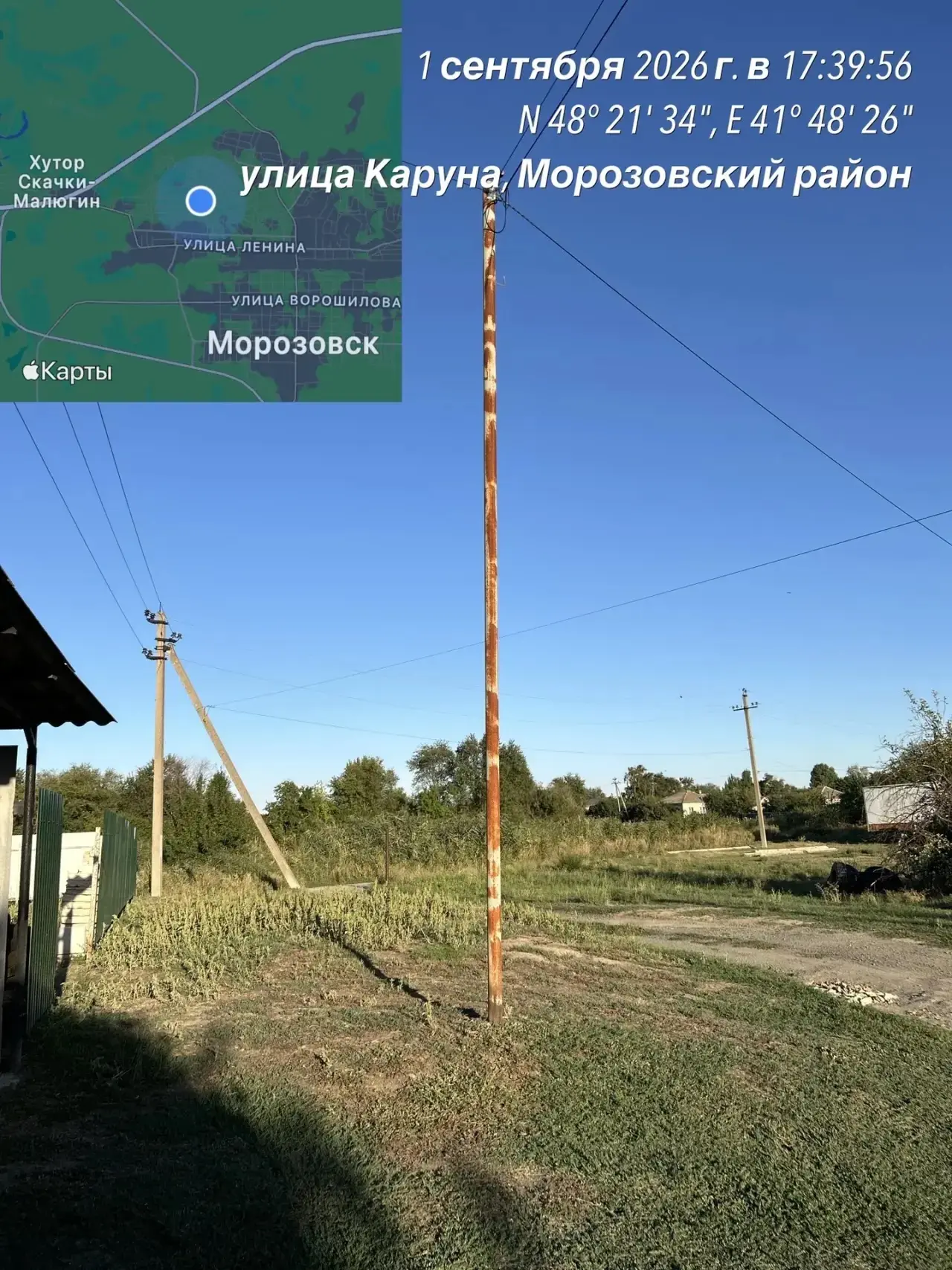 Морозовчане просят «Ростелеком» привести в порядок металлические опоры на улице Каруна