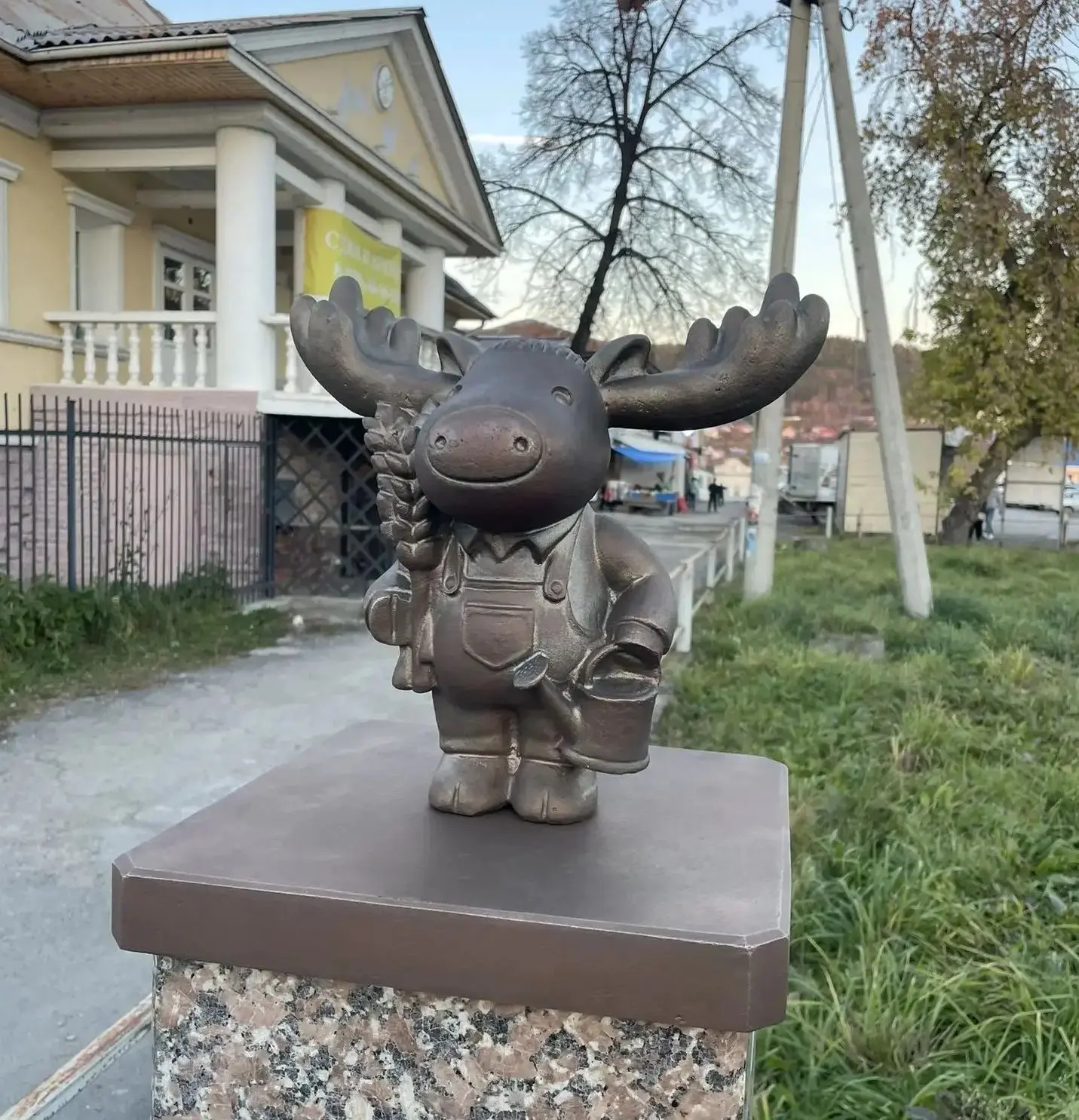 😍Старгород Миасса украсили семь бронзовых фигурок лосей
