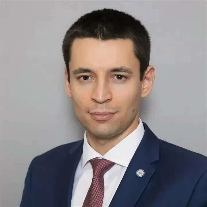 Артур Карлов, работавший в  секретариате бывшего вице-премьера Савельева, вернулся в Ми...