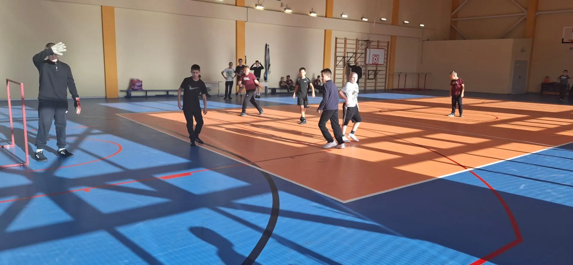 🏆 Товарищеская встреча по мини-футболу на нашей площадке!