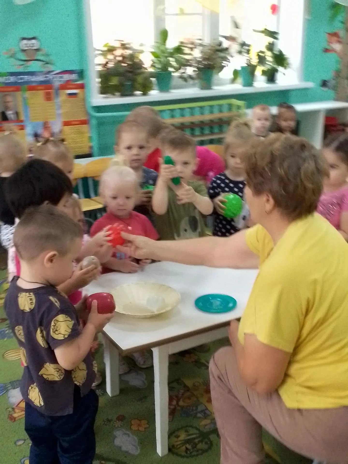 Природа дарит нам много красивого, вкусного, полезного, но особенно щедра на подарки - ...