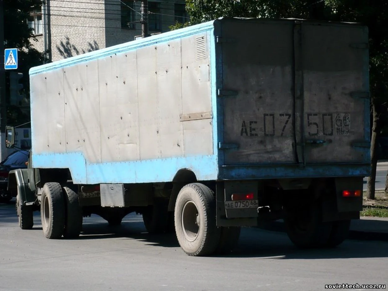 Рассмотрим кузов полуприцепа ОдАЗ-794. Этот кузов - безрамный, клепанный со ступенчатым...
