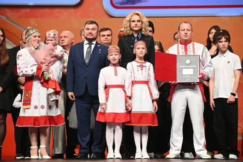🔥Семья из Ульяновской области забрала золото на конкурсе «Семья года»