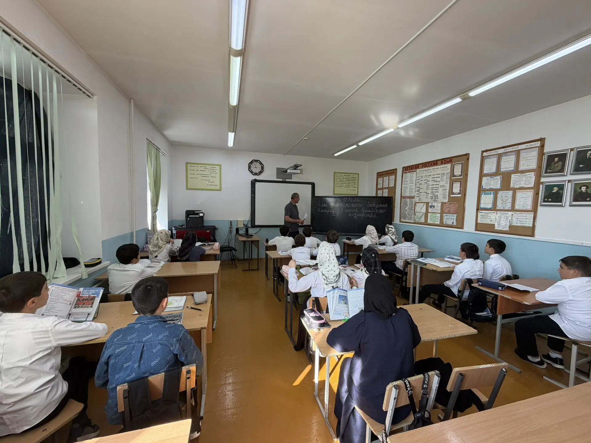 Сегодня в Гурбукинской 2 школе прошли классные часы на тему: « День окончательного вхож...