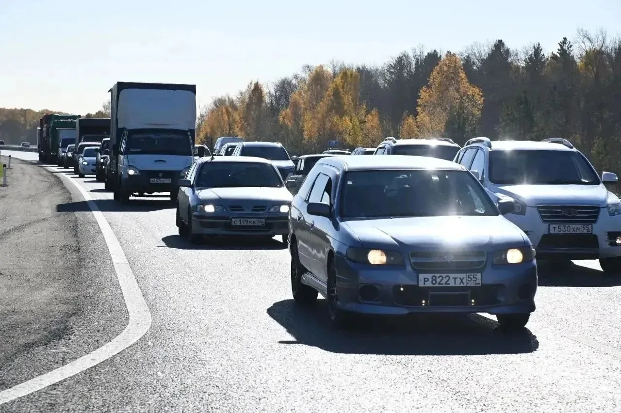 Виталий Хоценко открыл движение по реконструированной трассе А-320