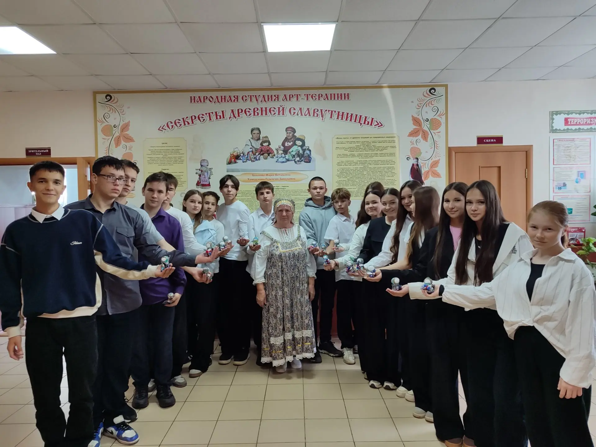 Экскурсия в народную студию "Славутница".Мастер‑класс по созданию народной куклы «Подор...