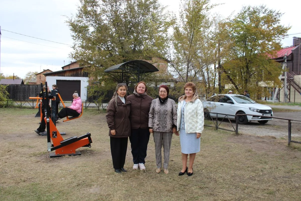 На стадионе в поселке Расцвет установили уличные тренажеры