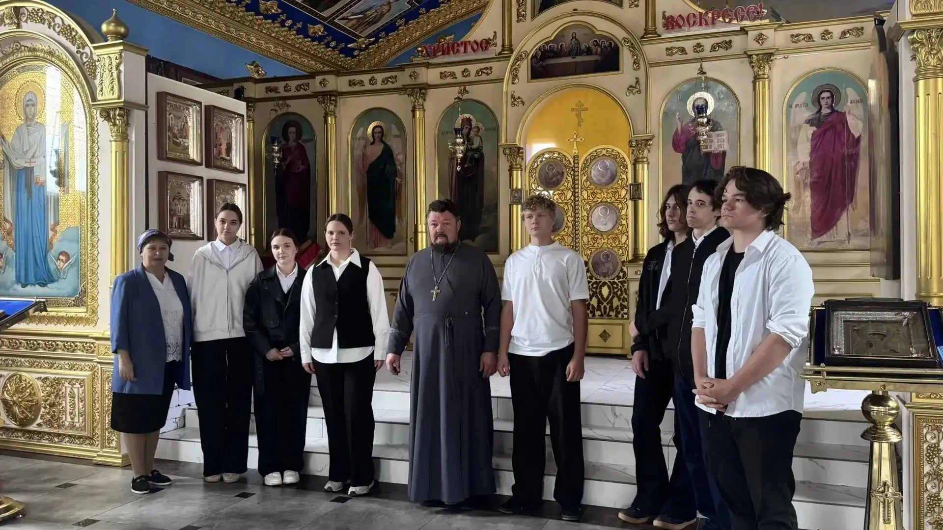 Старшеклассникам школы № 6 г. Лабинска рассказали о Покрове Пресвятой Богородицы.