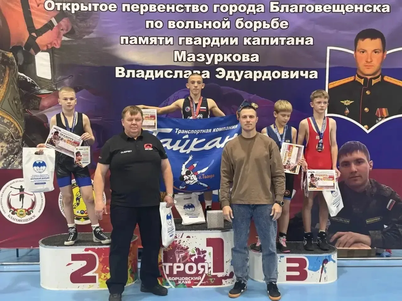Золото и приз за технику: успех борцов из Тынды!