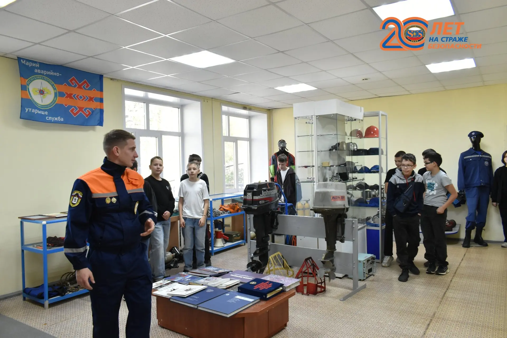9 октября спасатели Марийской аварийно-спасательной службы принимали у себя в гостях об...
