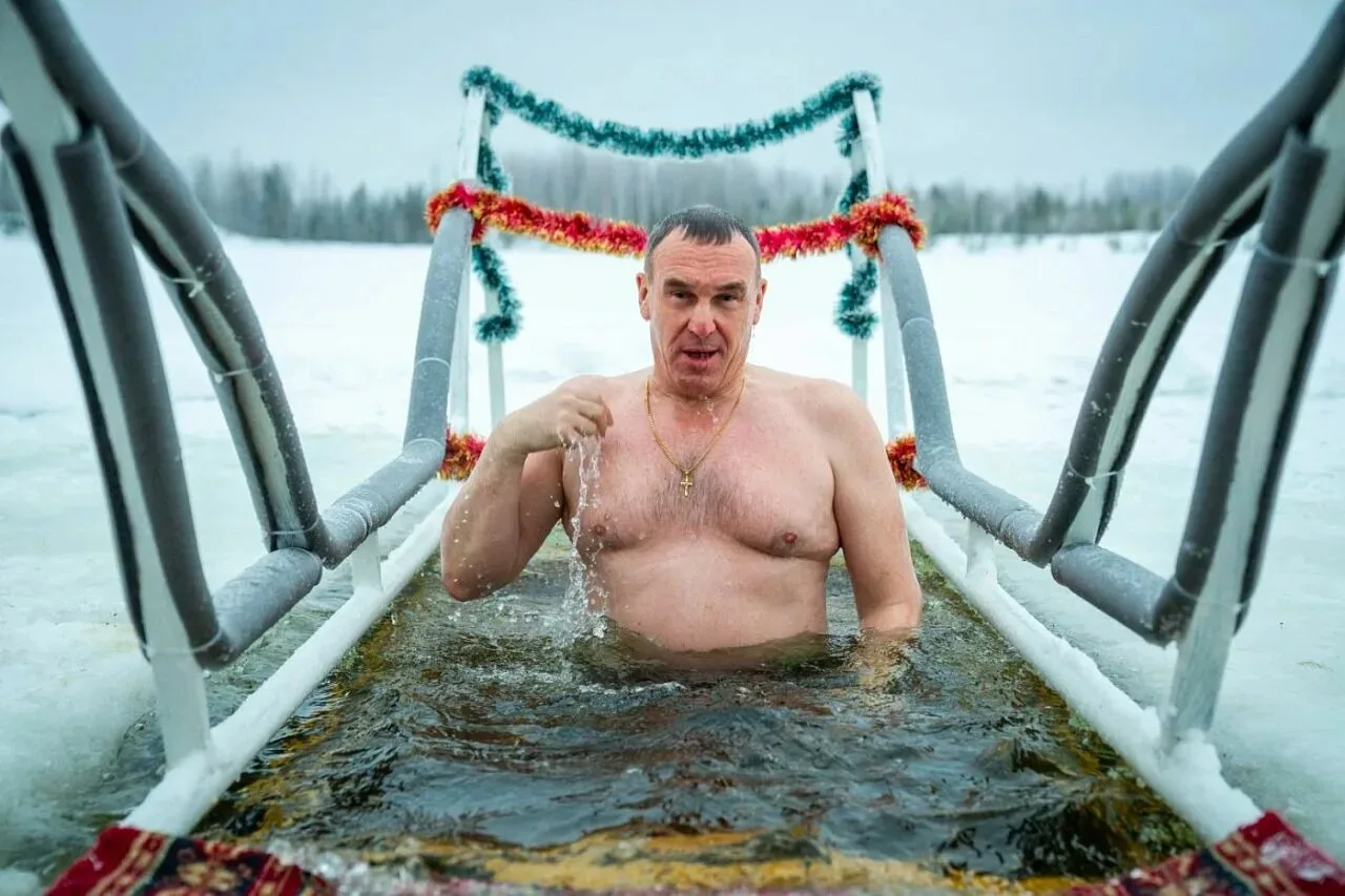 ✨Муж Нади Михалковой Руслан Кухарук - мужчина  спортивный и закаленный: на Крещение ныр...