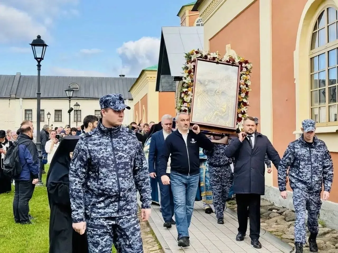 ⛪ Тихвинскую икону Божией Матери перенесли на зимнее хранение