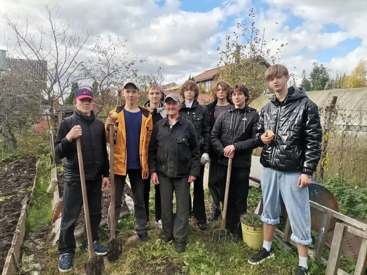 🌱 Тимуровцы помогли жителю Кимрского округа