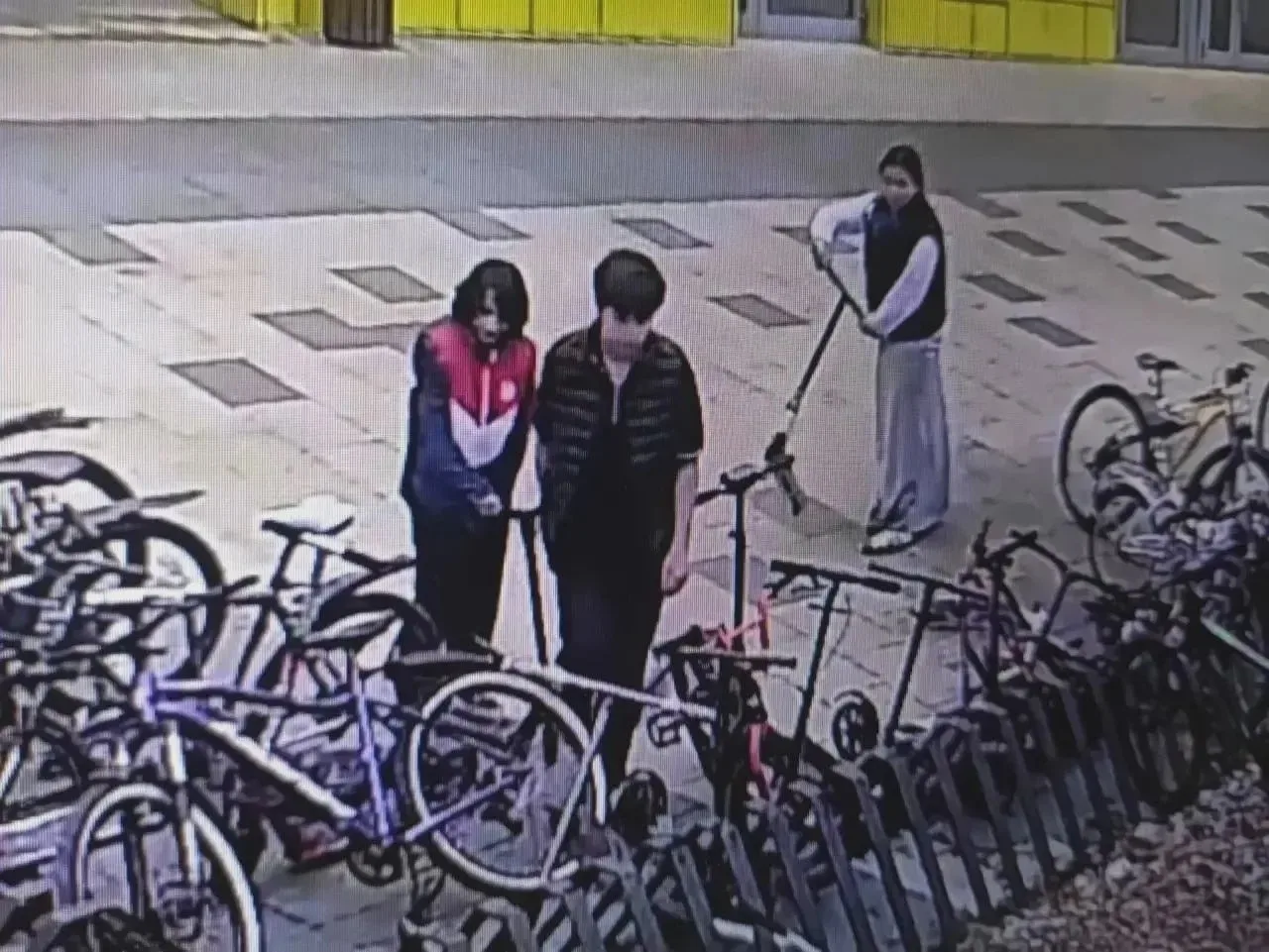 В Коммунарке заметили кражи самокатов и велосипедов