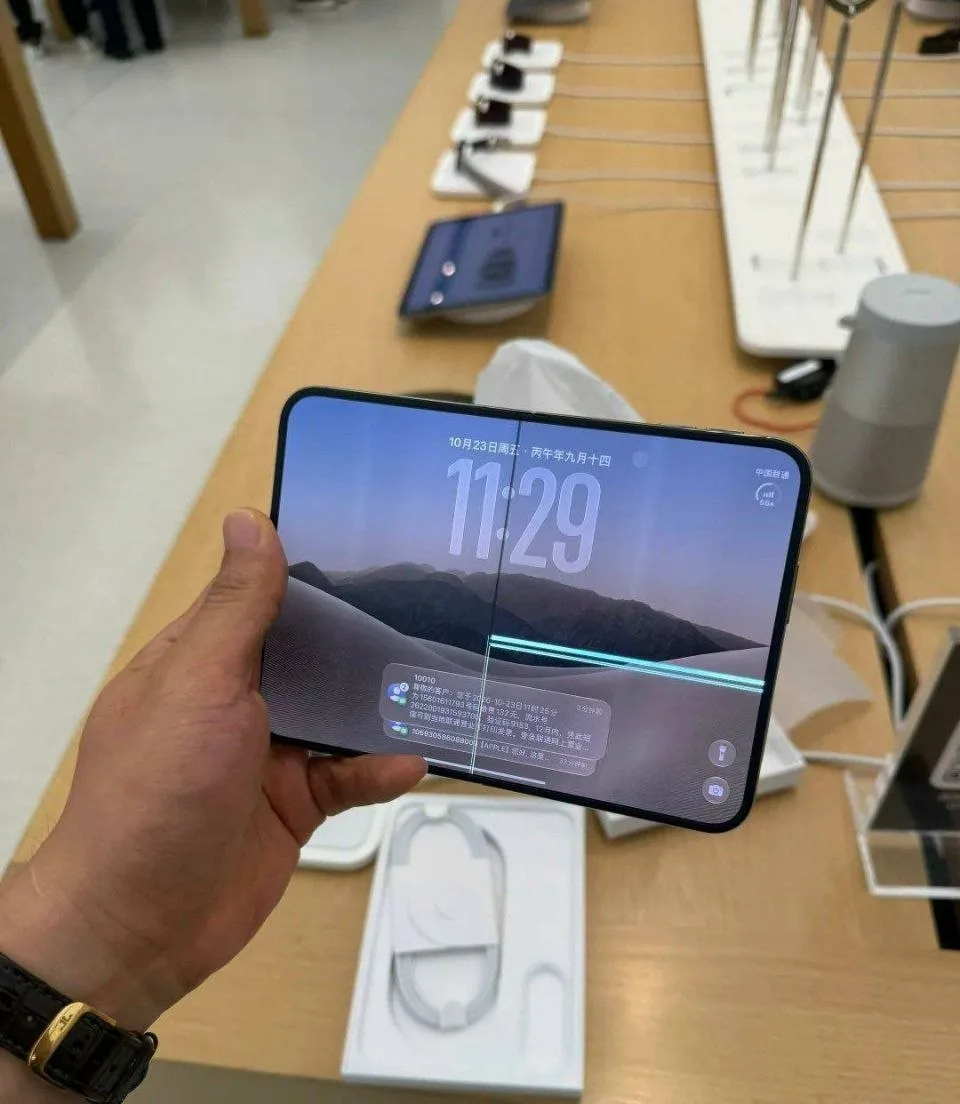 📱Экран на новеньких iPhone Duo ломается прямо в магазине — жалуются первые покупатели.