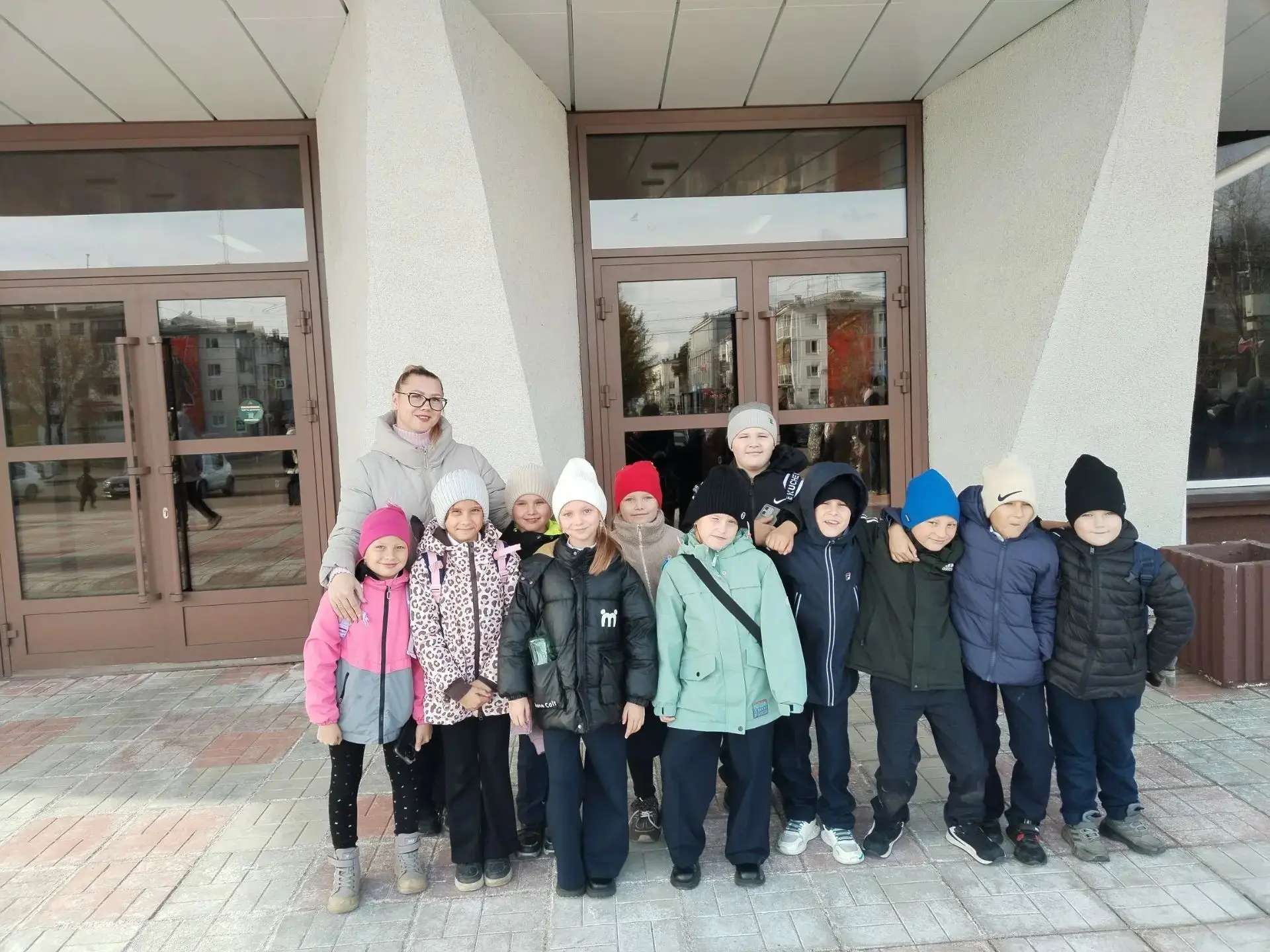 Сегодня ребята из 2«А» класса побывали в ДК «Современник» (г. Ангарск) на театрально-ци...