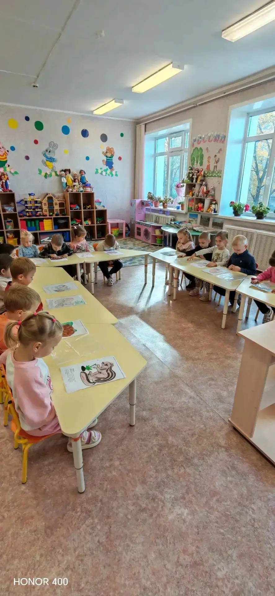 На этой неделе наши воспитанники средней группы примерили на себя роль настоящих учёных...