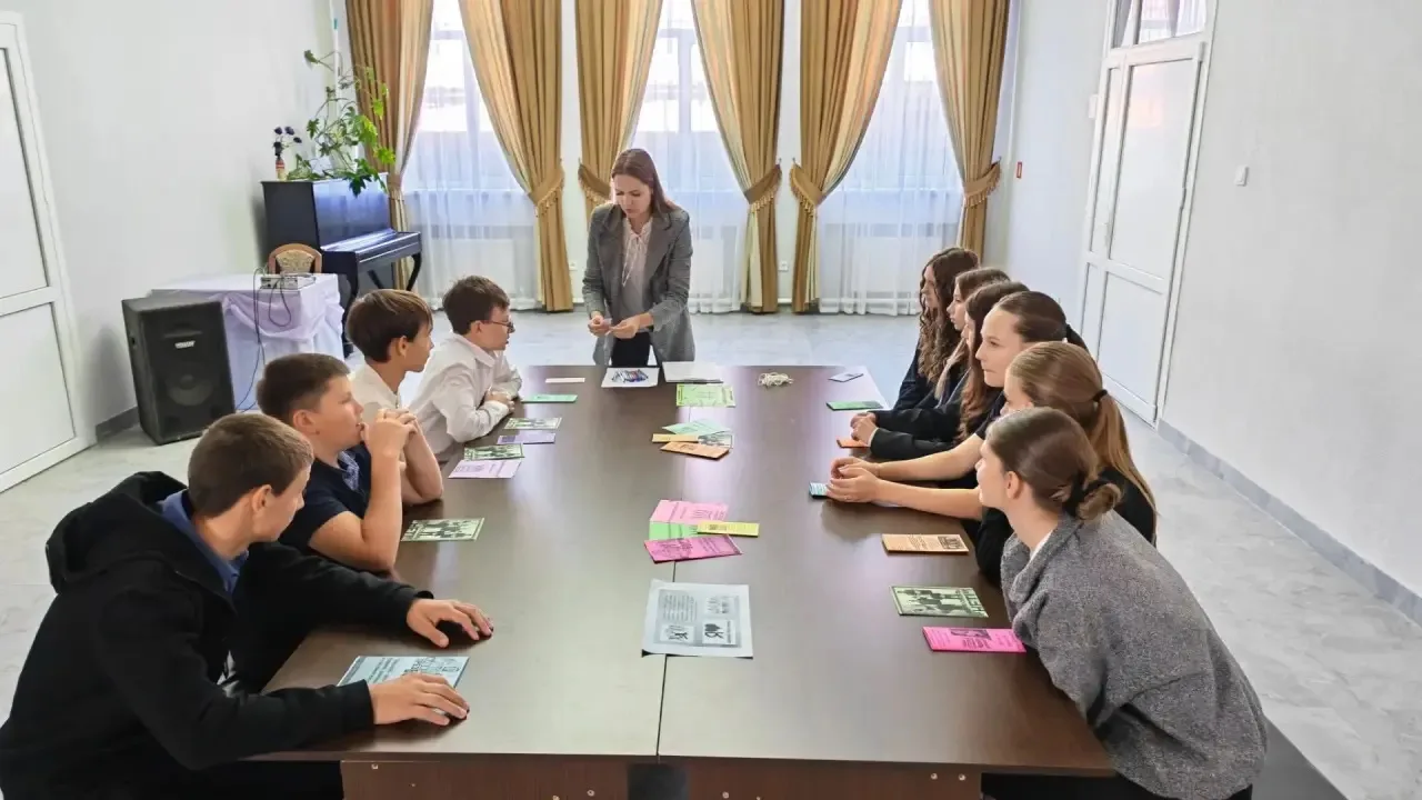 В Доме культуры х. Садки прошёл круглый стол «Ответственность за проступки».