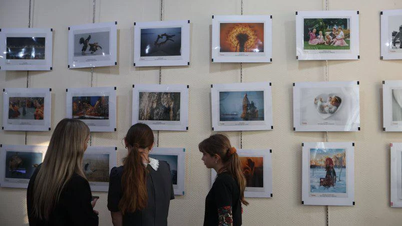 📸 10 лет ярких кадров: Уссурийский фотоклуб открыл выставку к своему юбилею