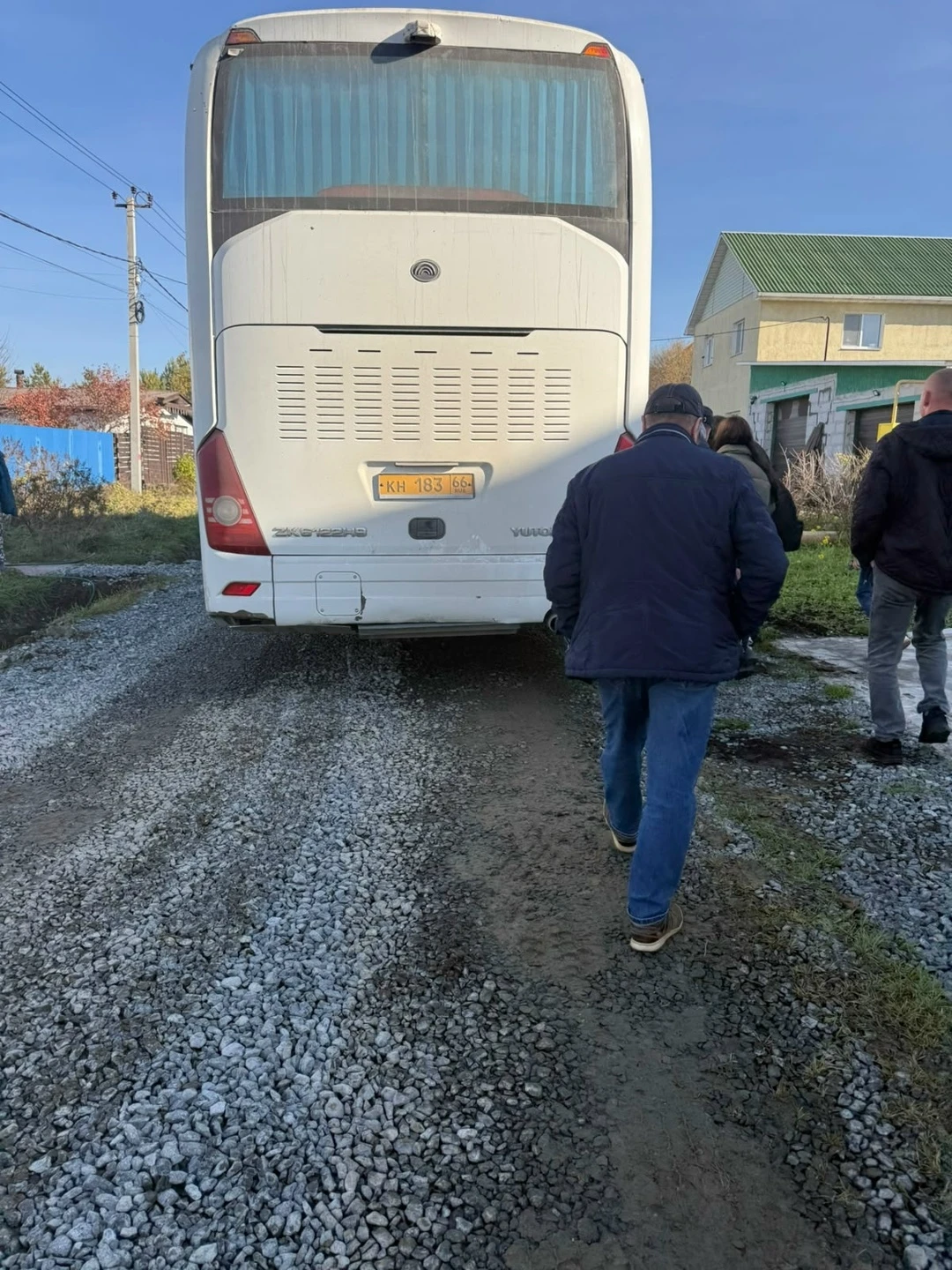 145й в субботу на 13.00. Решил объехать пробку в Горном Щите через колхозный двор. Влип...