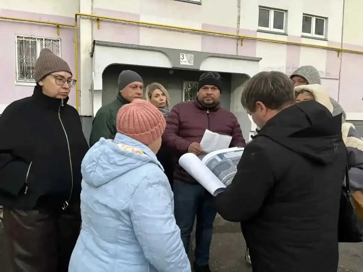 🏗️ В 44-м микрорайоне обсудили стройку у дома № 95
