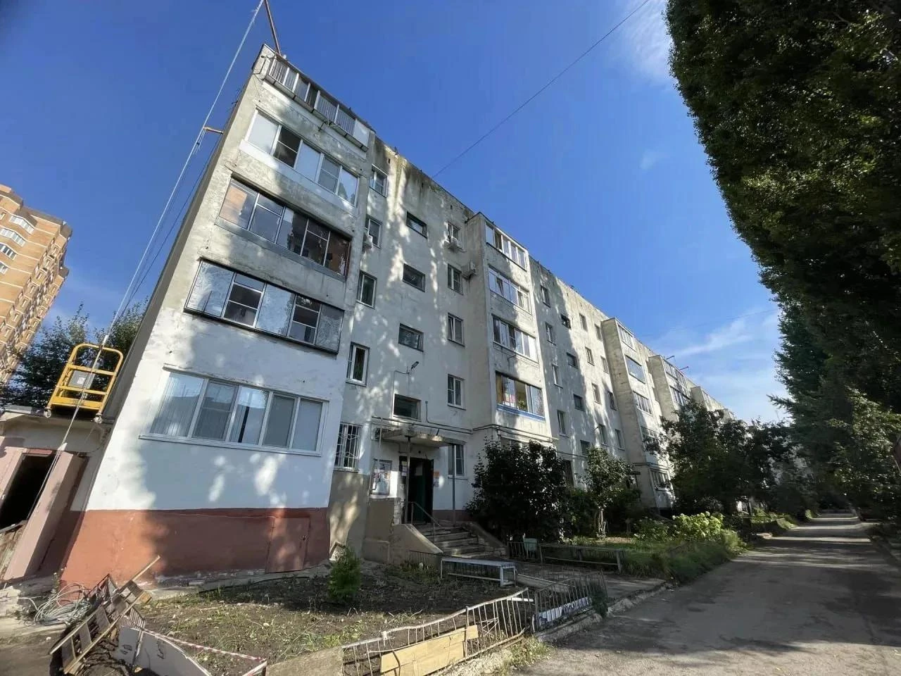 🏠 На улице Опытной ремонтируют сразу три дома