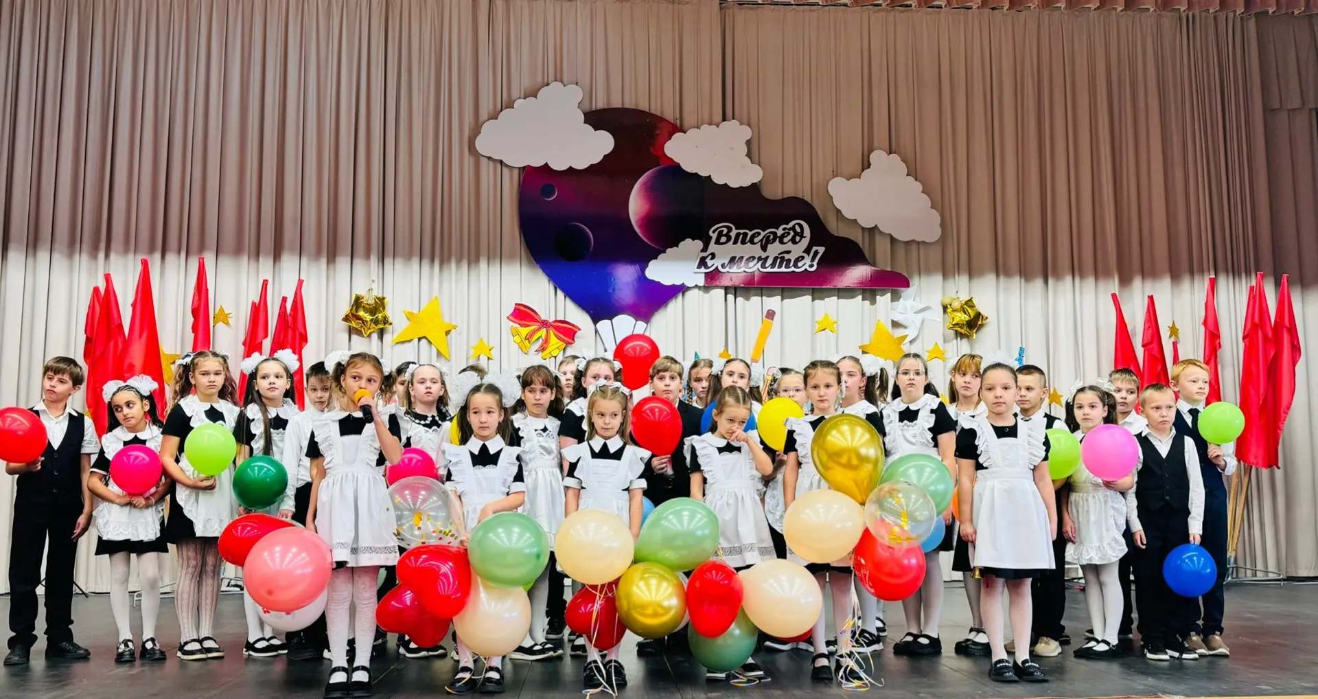 Яркие кадры с праздничного концерта ко Дню Учителя 👩‍🏫🥳