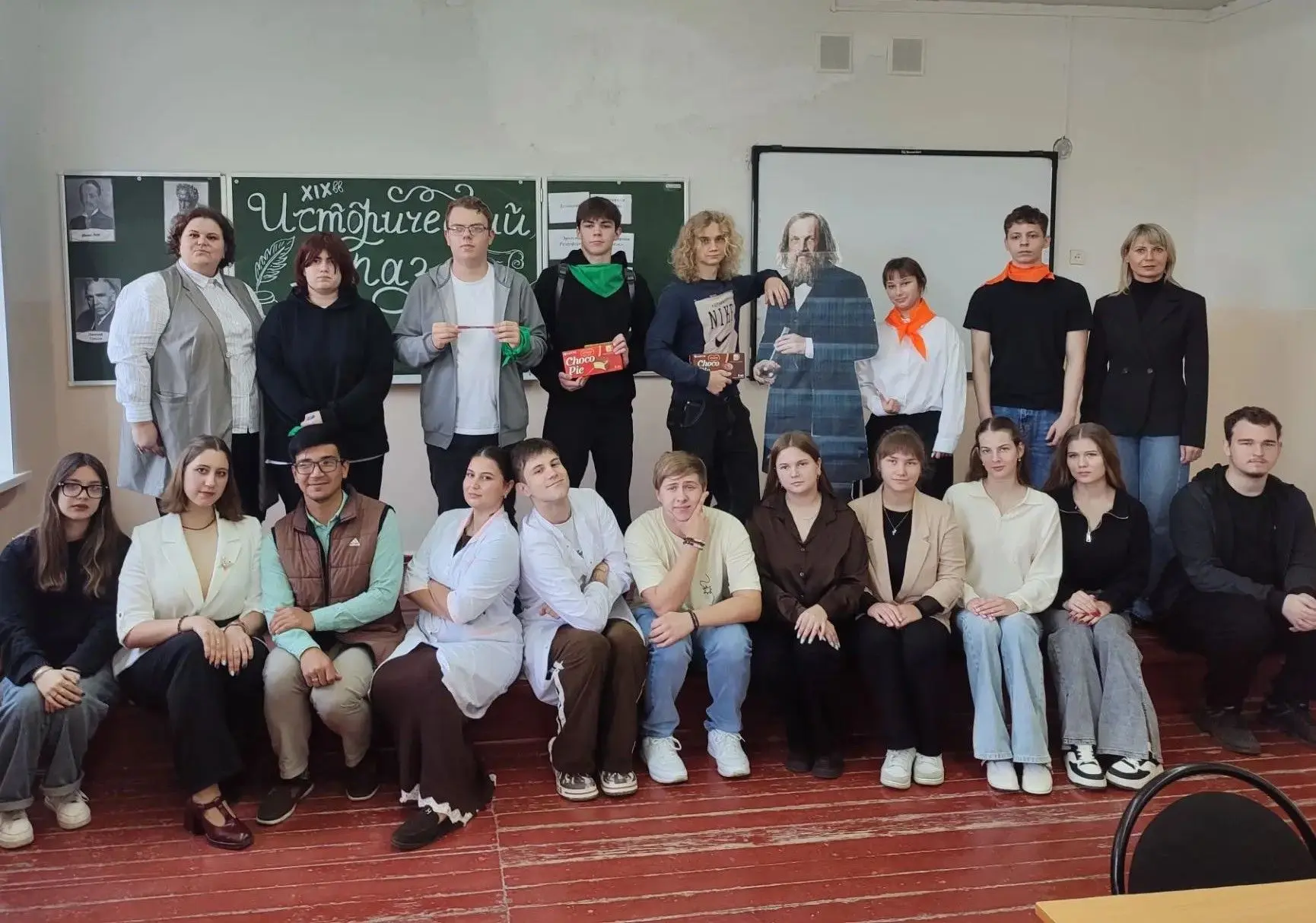 Состоялось первое заседание в арт-кафе «Химикus»