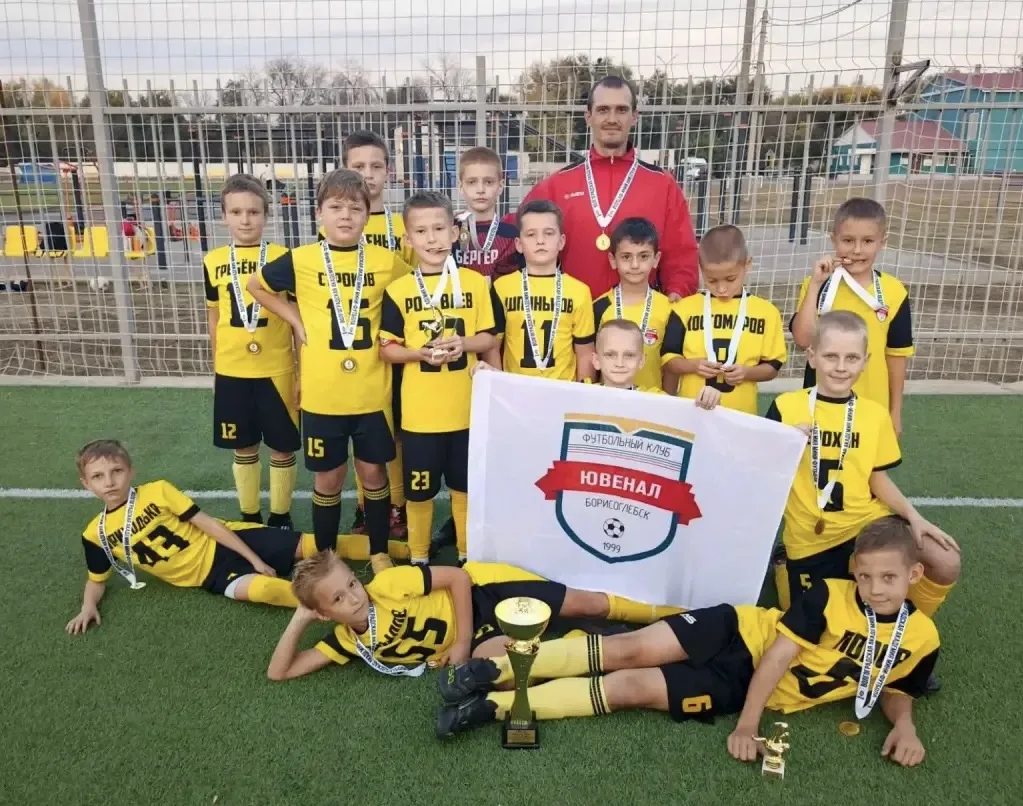 ⚽🏆 Жаркие матчи и заслуженные награды: в Михайловке прошли финалы Открытого первенства...