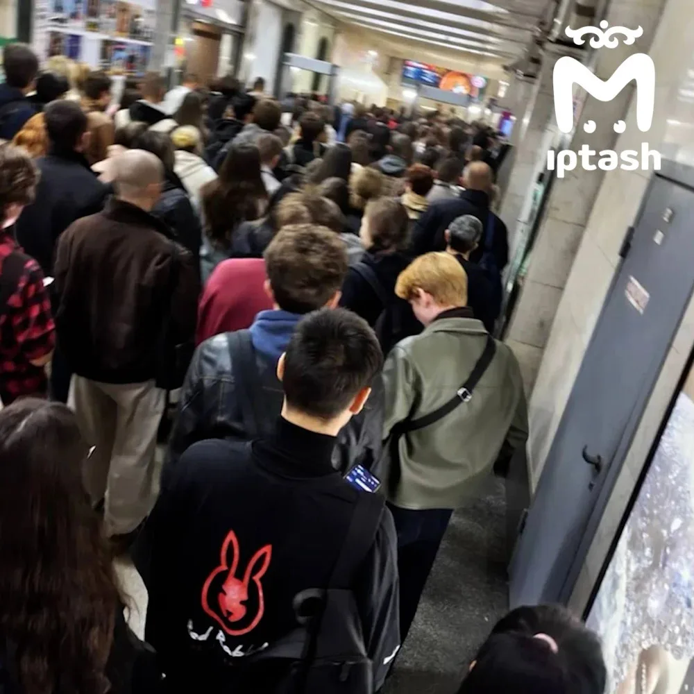 Адская очередь скопились в метро на станции "Площадь Тукая" — там работают только два т...