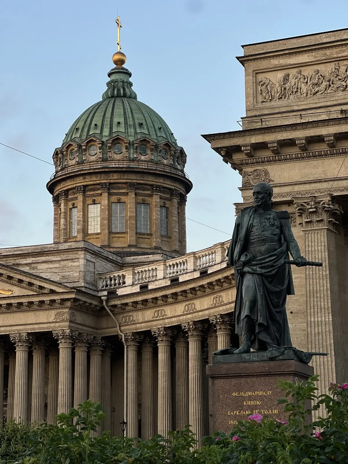 🌉 Санкт‑Петербург в октябре — это особая романтика: золотые парки, тихие набережные и ...