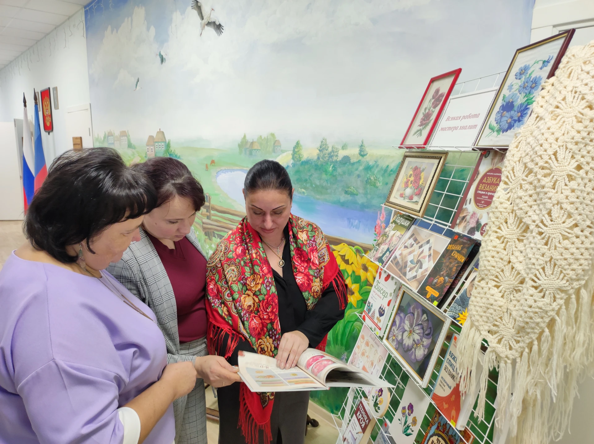 🎨 Волшебство народных промыслов в библиотеке «Казачок» 🎨