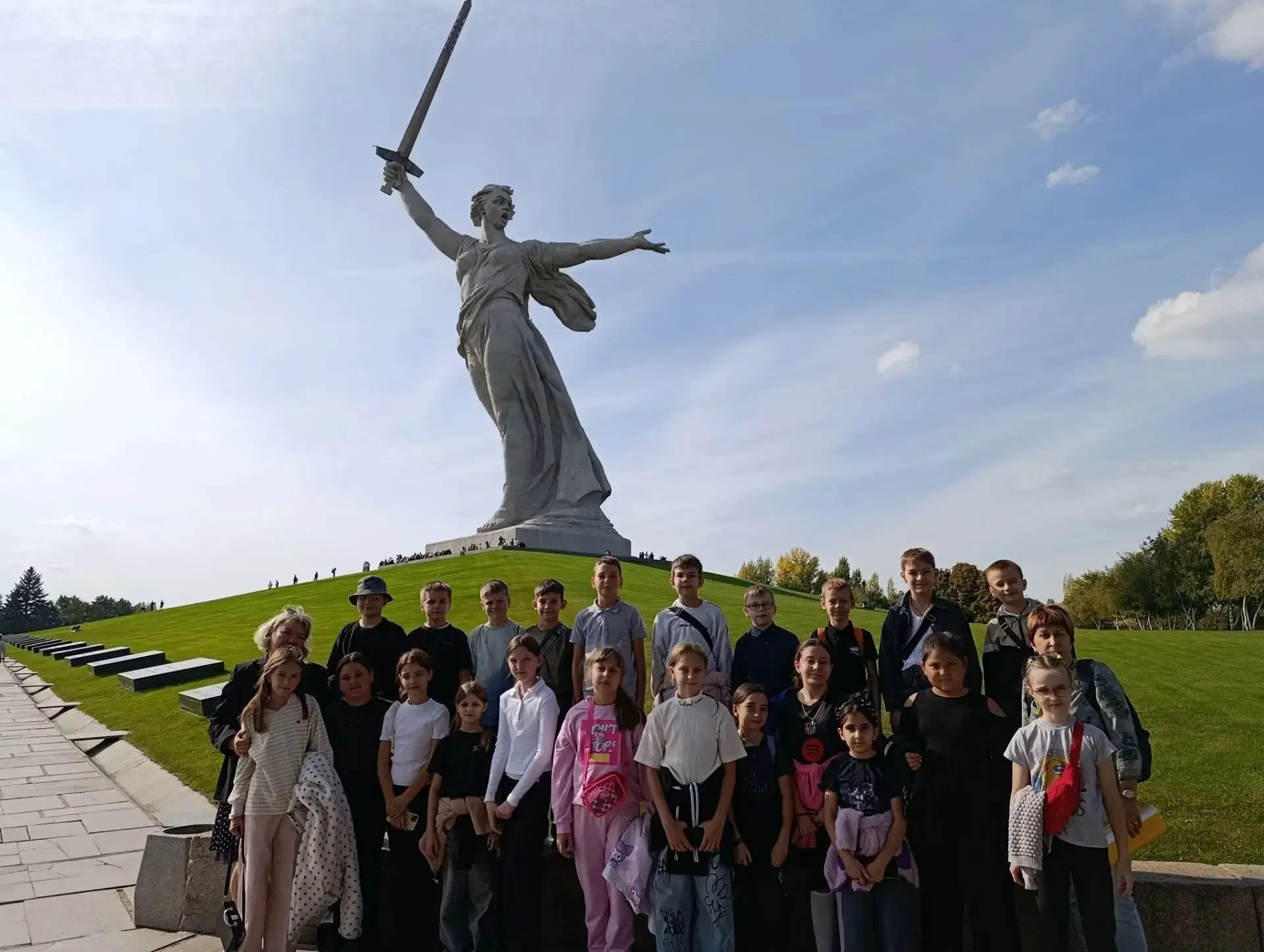 Экскурсия 4 «Б» класса на Мамаев курган: прикоснулись к истории