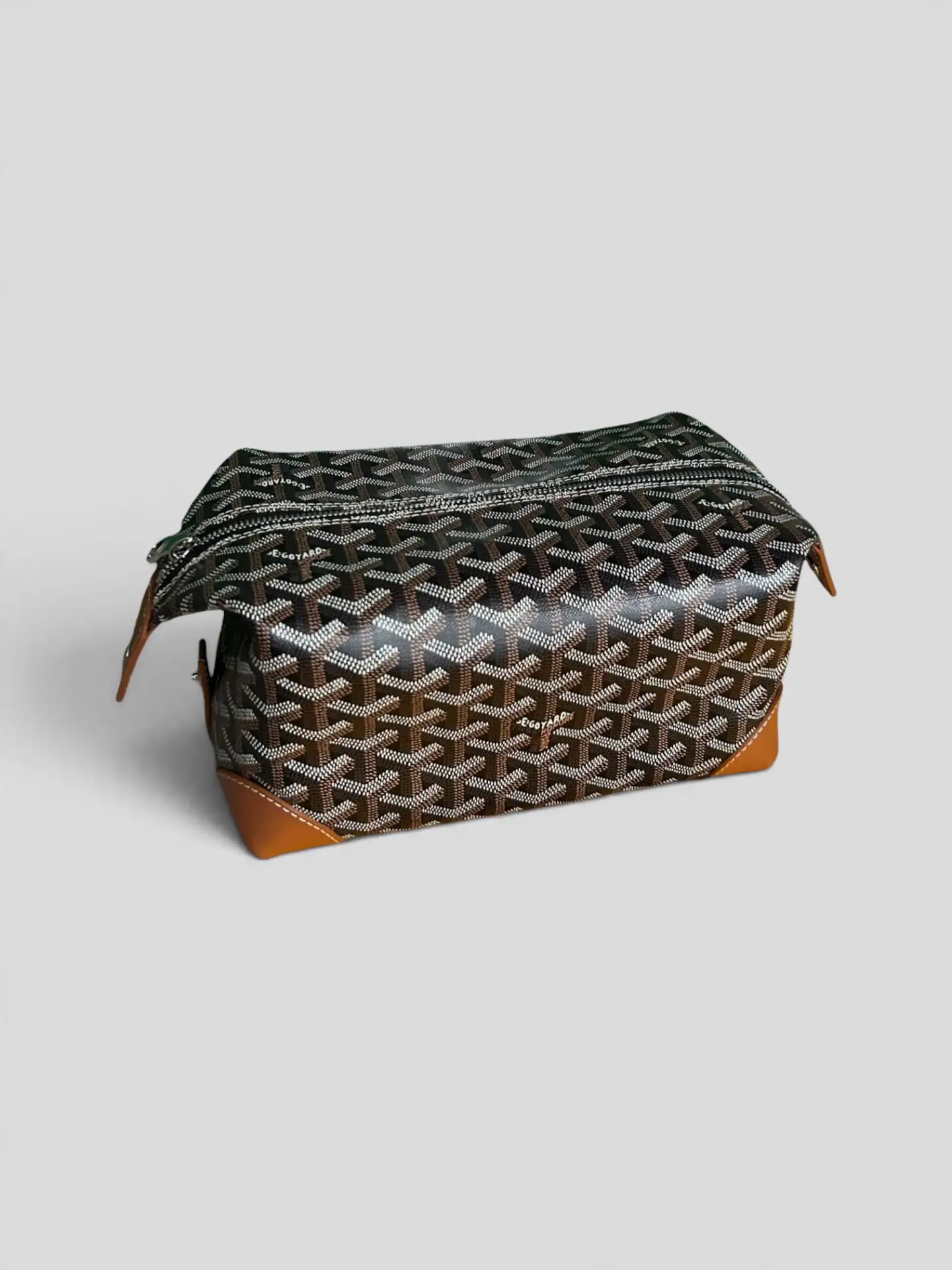Новая косметичка Goyard Bowling. В комплекте: пакет, пыльник, чек.