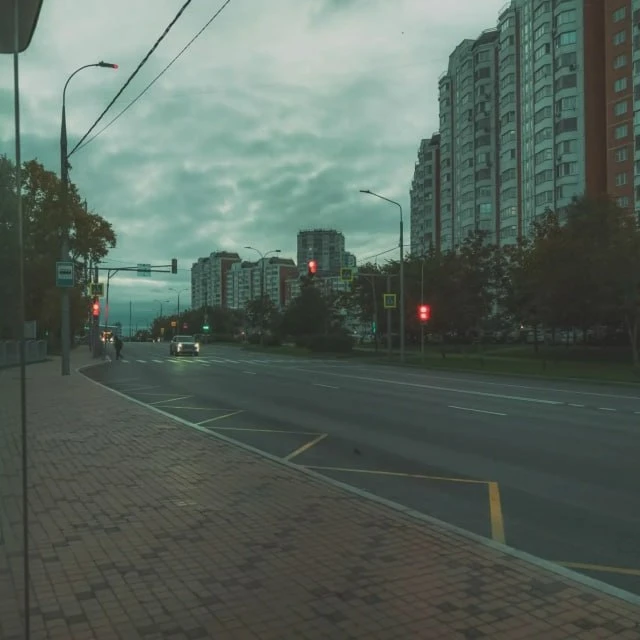 С каждым днем рассветает всё позже