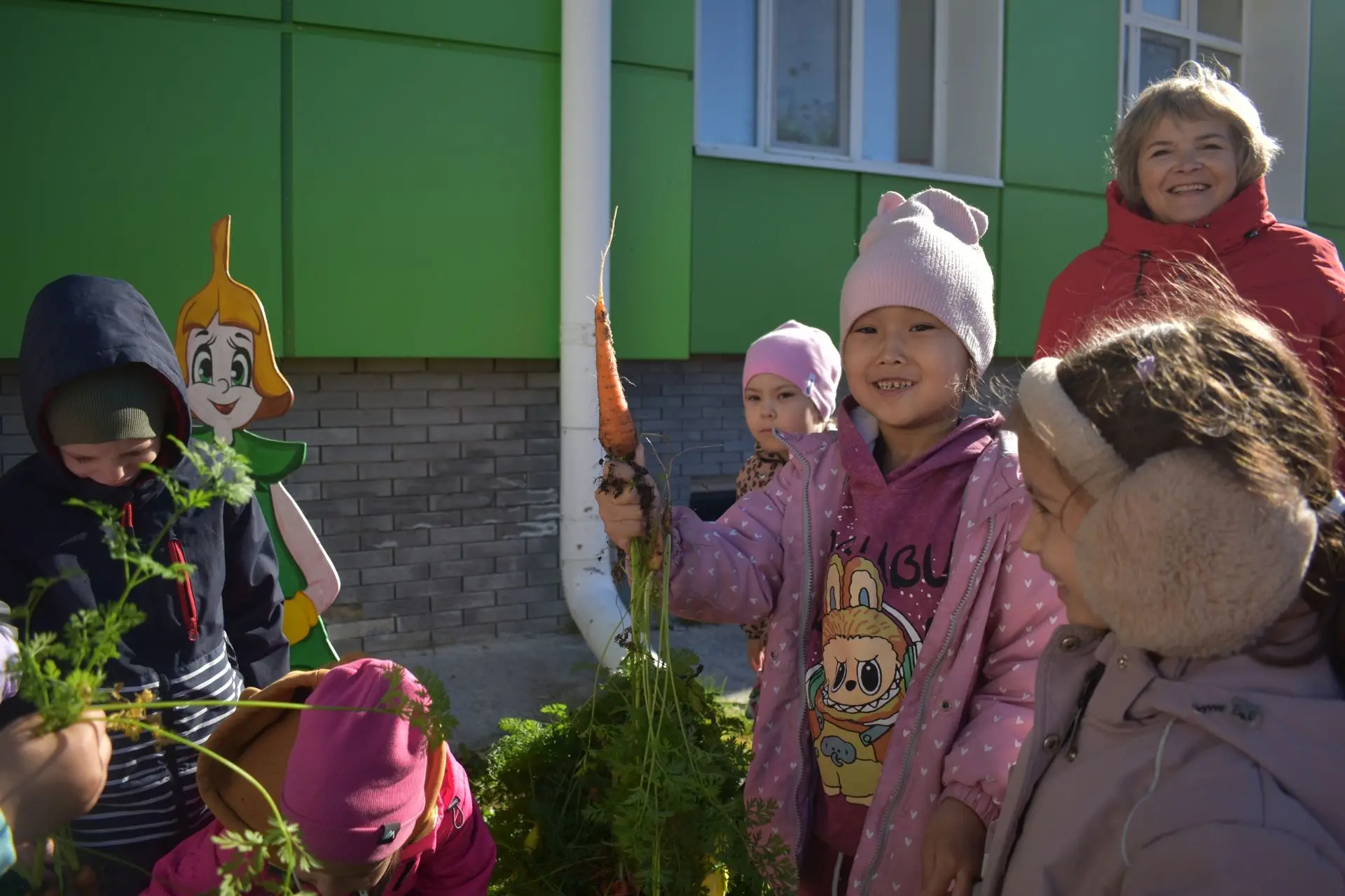 Маленькие ручки — большой урожай! 🥕🧤