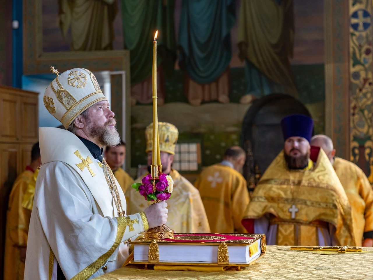 В какой бы глубине ямы мы сегодня не находились, знайте: с Богом возможно всё! А на нев...