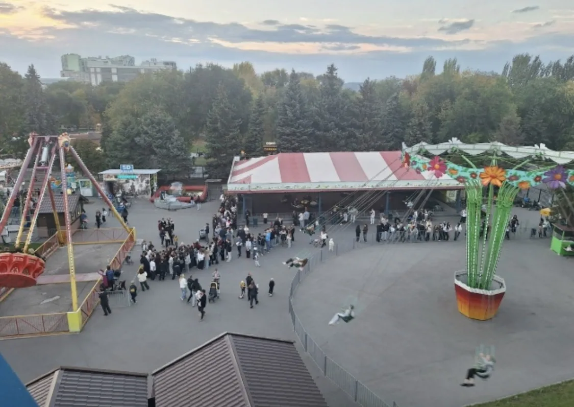 Весь октябрь в парке Лукоморье в Энгельсе, стоимость покатушек на аттракционах 50 руб.