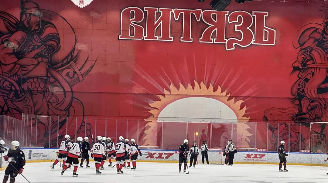 В ледовом дворце «Витязь» сегодня стартовал матч четвертого тура Первенства Москвы сред...