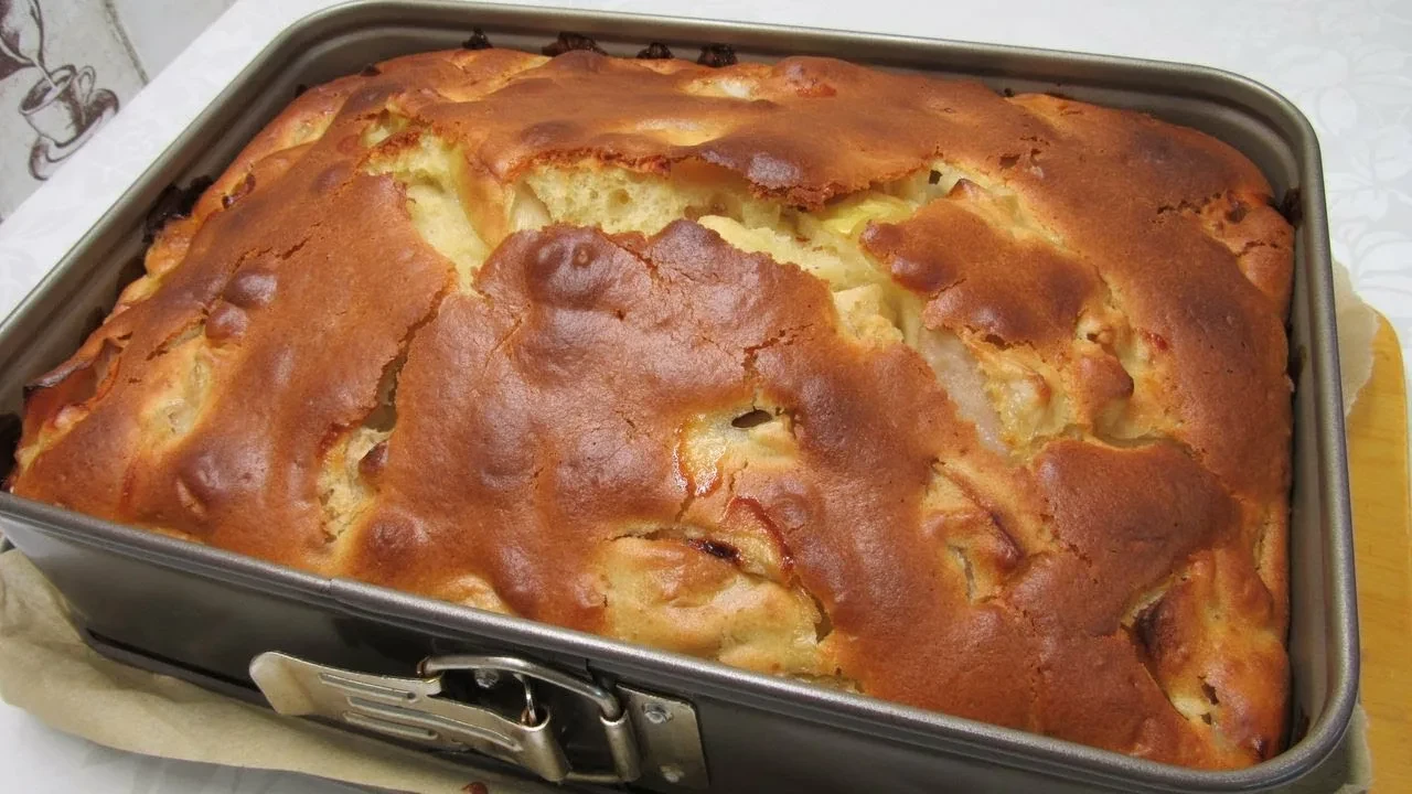 Заливной пирог с яблоками