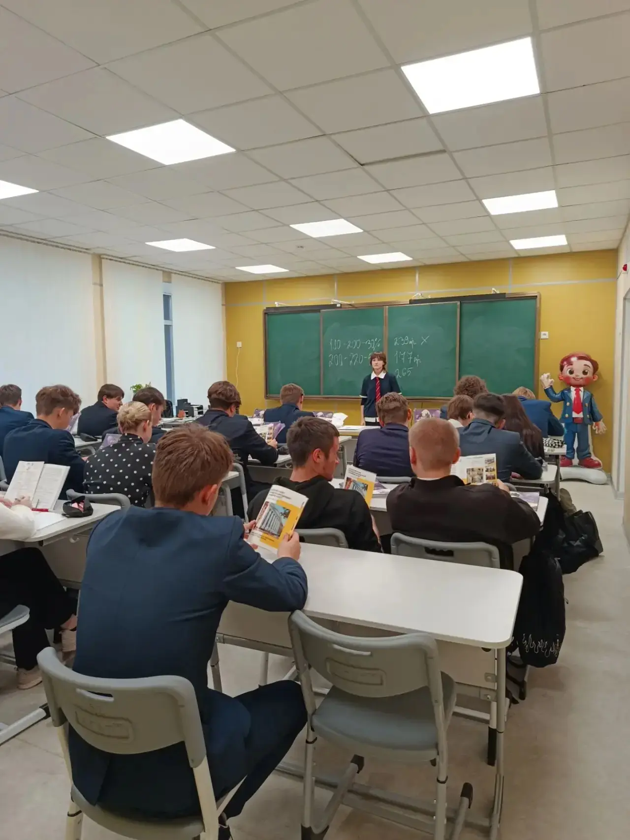 Студенты 2 курса факультета лингвистики Московского международного университета рассказ...