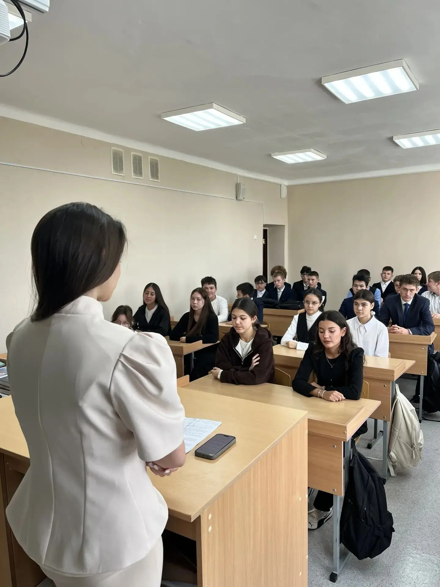 Сегодня   выпускница нашей школы Калимуллина Азалия Артуровна встретилась с учениками в...