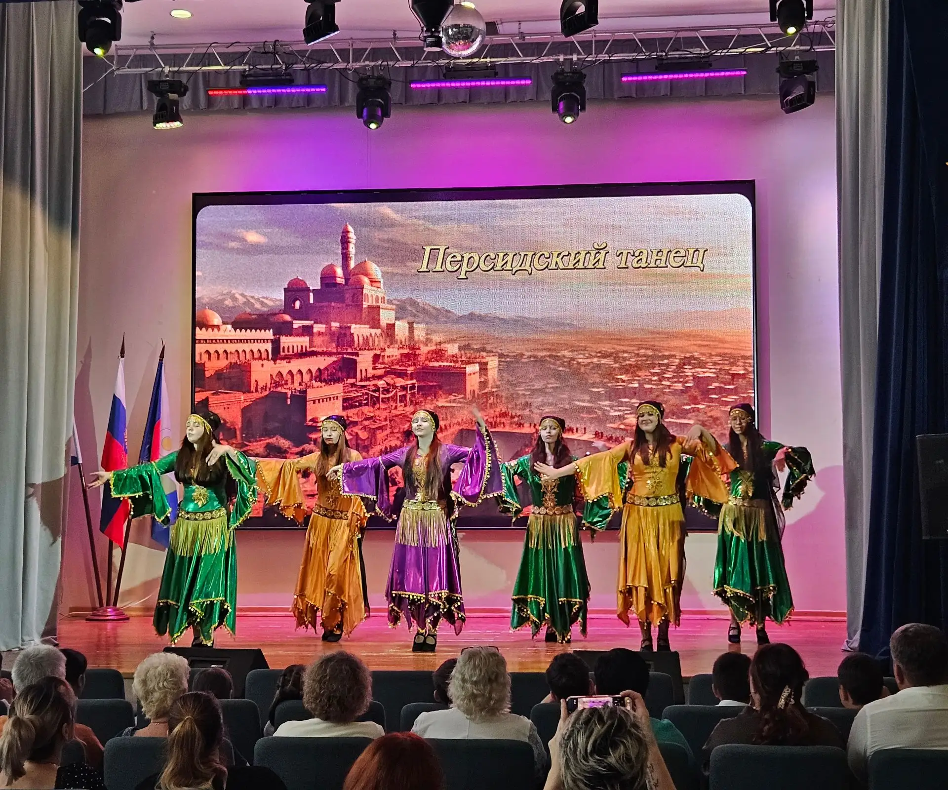 Поздравления от «Лукоморья»