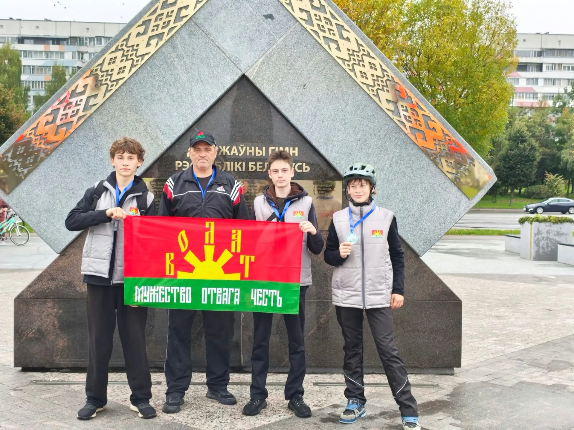 🇷🇺С Днем республики жителей Дуванского района поздравляют учащиеся и педколлектив бел...