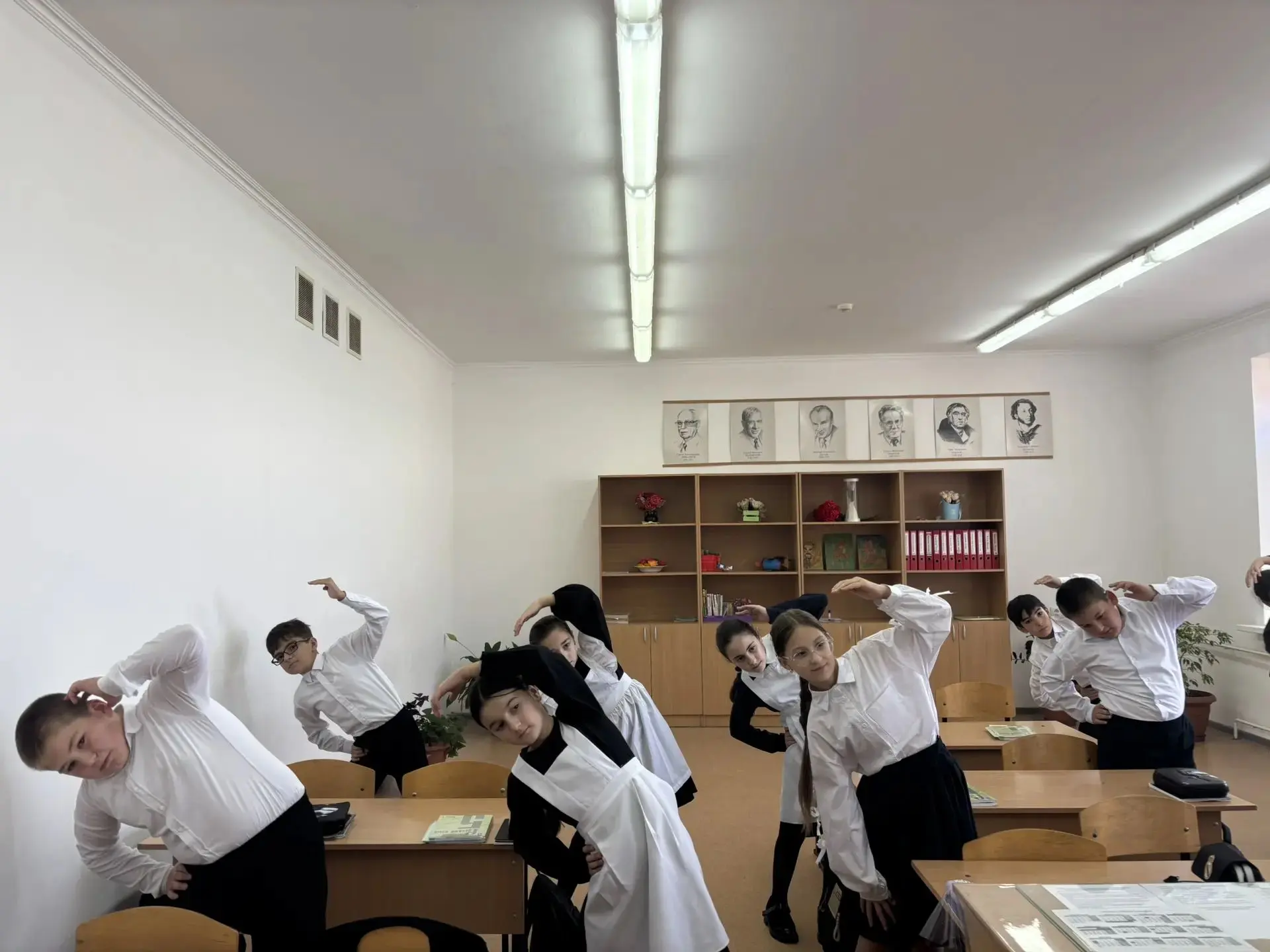 Всем привет! Пятый класс, просыпаемся! Забываем про сон, настраиваемся на отличный учеб...